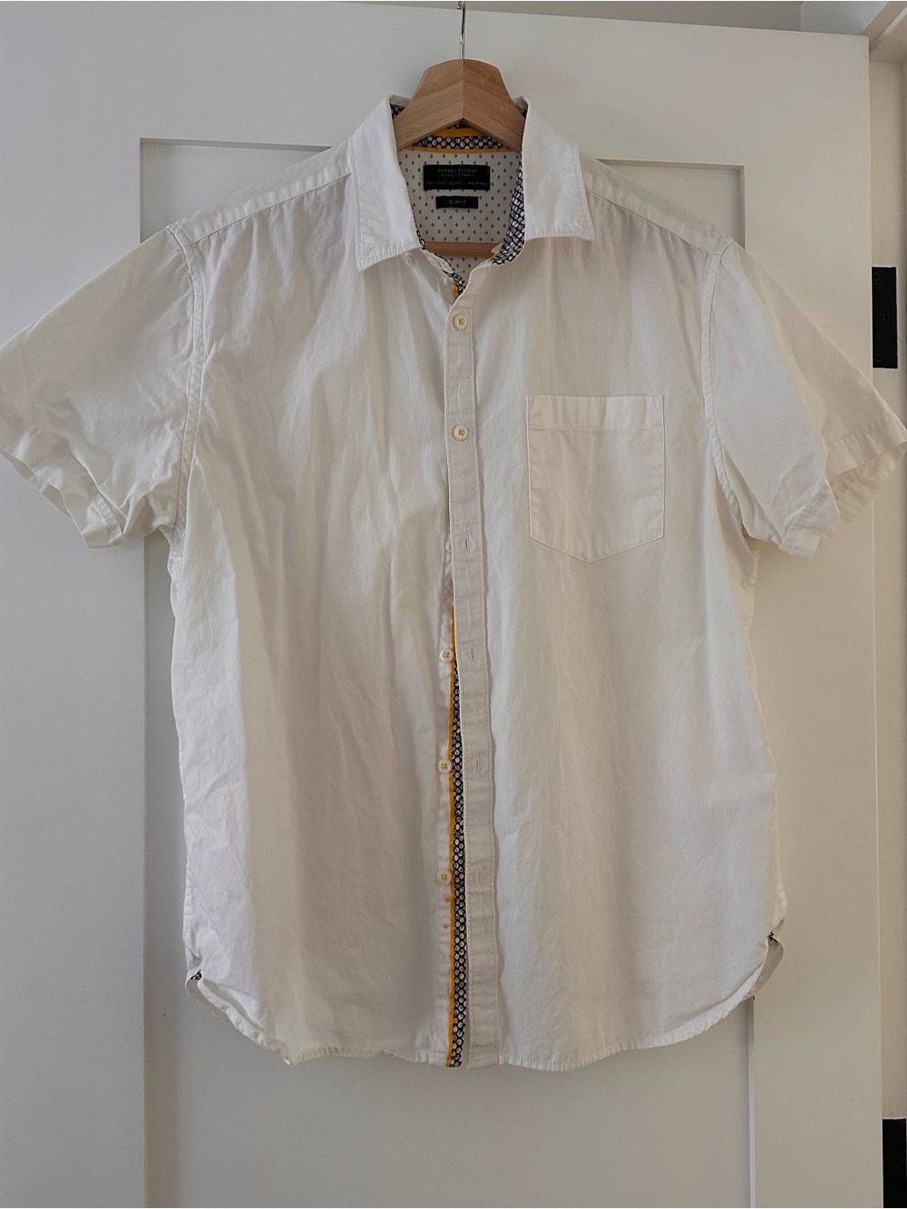 Men's White Short-Sleeve Button-Up Shirt